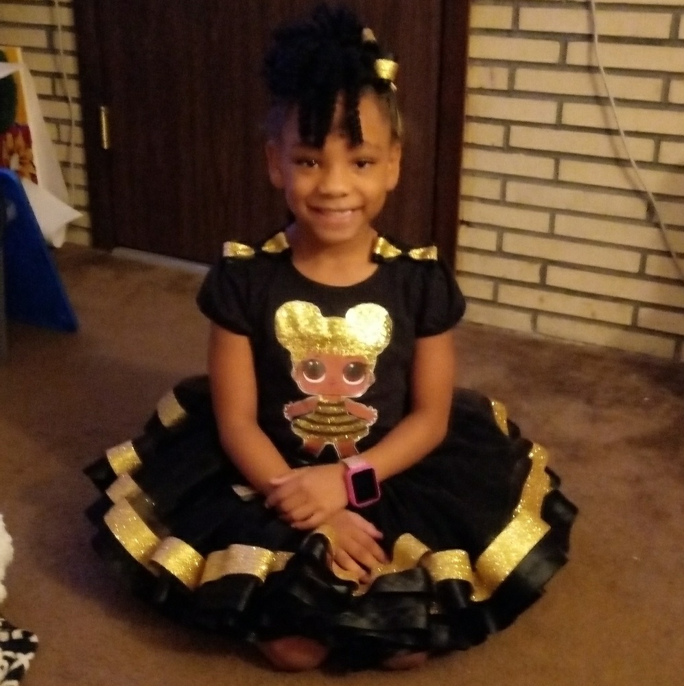 Girls black/gold t-shirt w/lol doll
